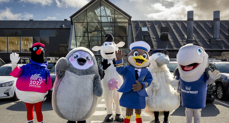 Klipp trívist væl millum sínar vinir, sum eita Bassi, Raska, Nora, Atlas og Sálomon.