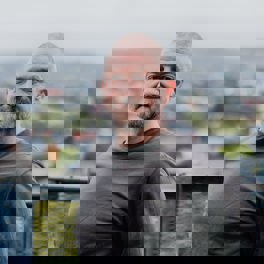 John Norðbú Thomsen Liggjandi 1